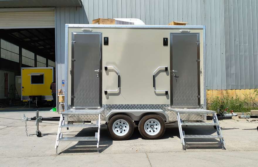 Luxury-Toilet-Trailer-for-Sale